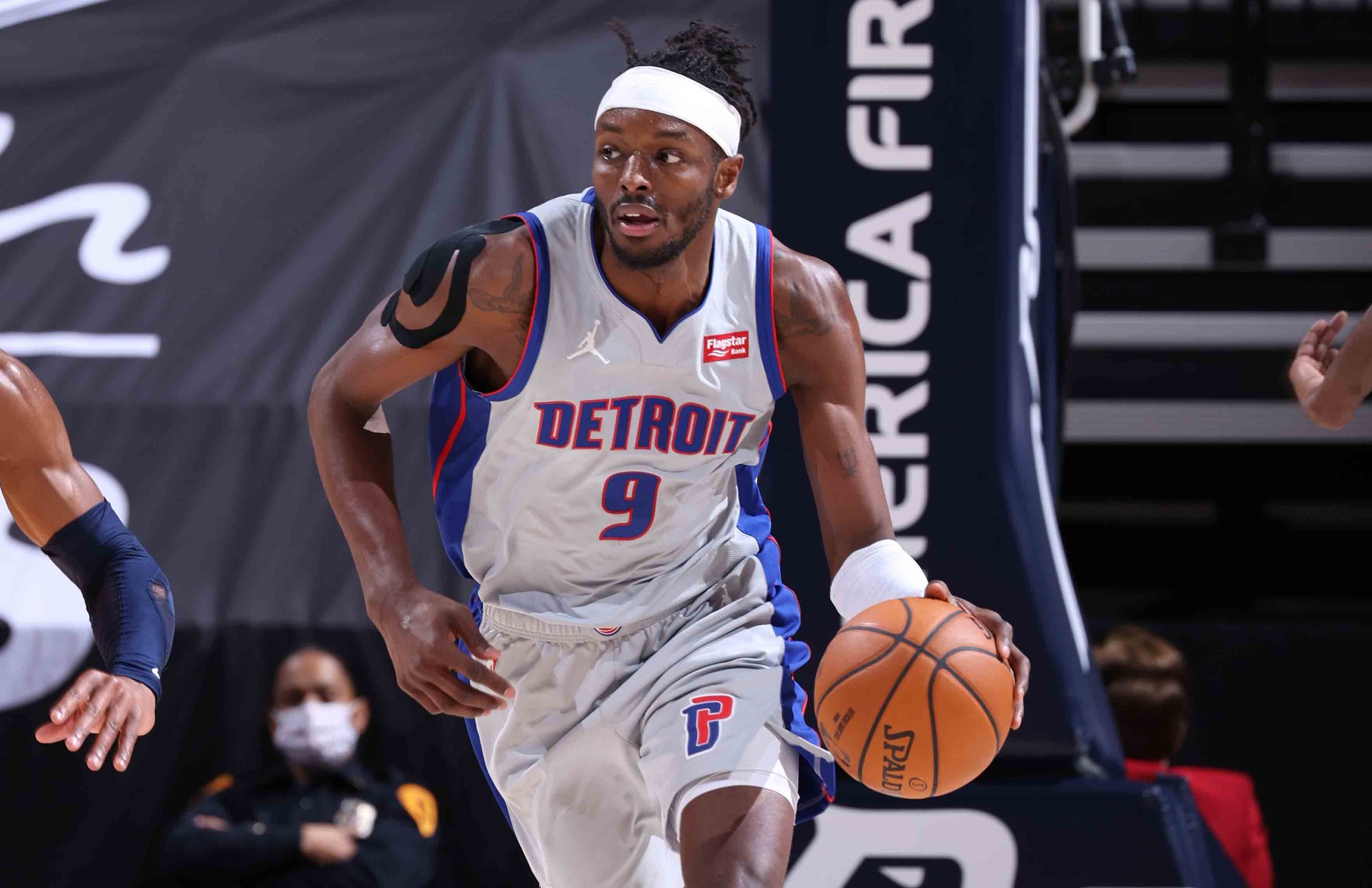 J9官网-关于集结日突围战来临；底特律活塞围绕意甲强势反弹；态度坚定；身体对抗强度拉满的信息